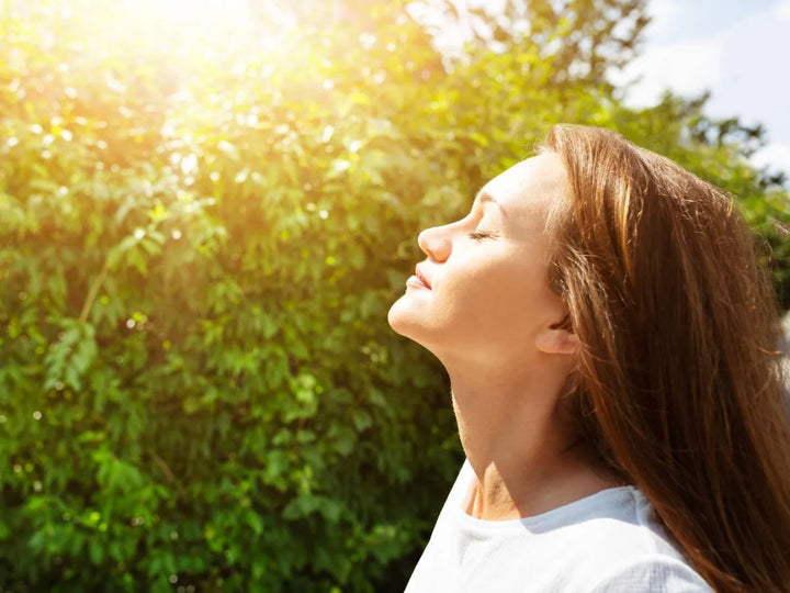 Natürlich stark durch die Allergiezeit – wie Schwarzkümmelöl das Immunsystem reguliert und Allergien lindern kann